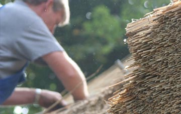 professional Llanbadarn Fynydd thatchers